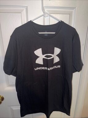 Under Armour tshirt
